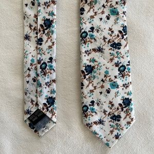 Dazi Blue Bloom Floral Men's Neck Tie
